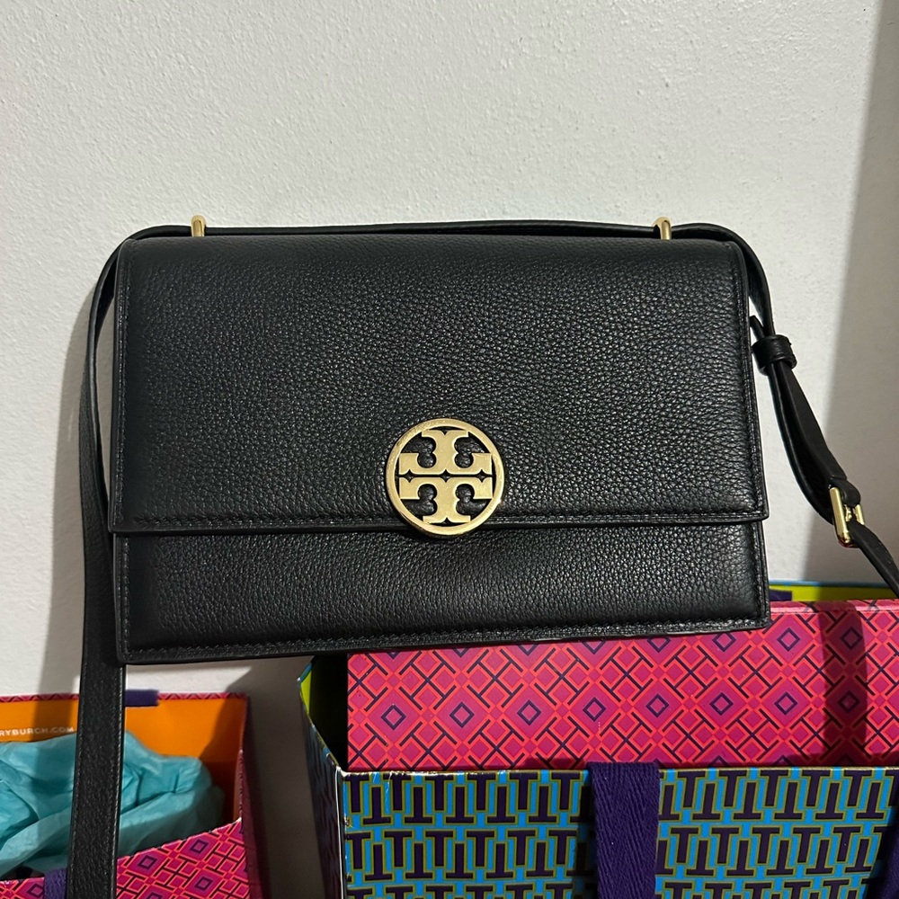 LIMITED EDITION SHOULDER BAG - TORY BURCH 
Black Leather Crossbody Bag - Picture 4 of 9